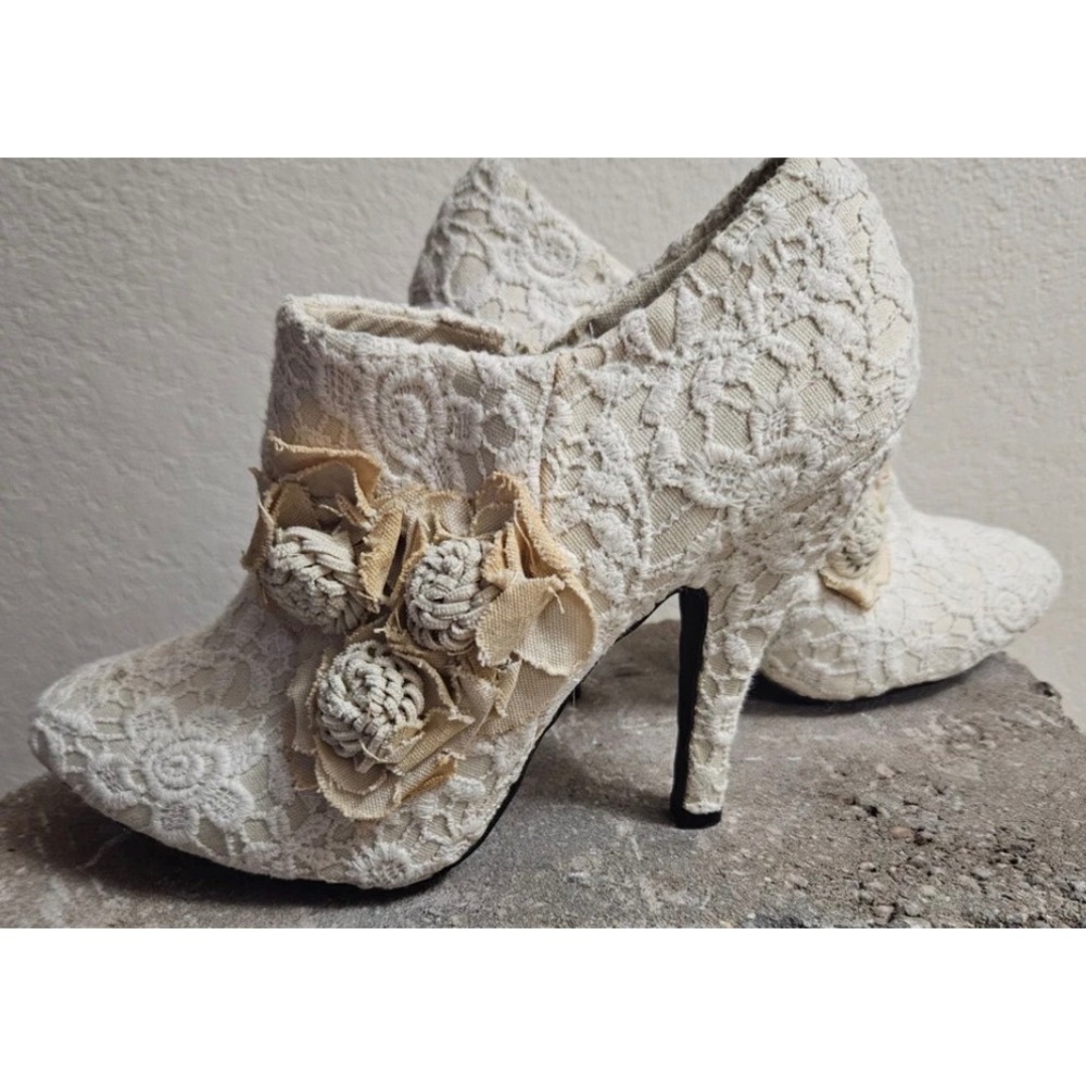 Dolce by Mojo Moxy Cream Lace Floral Rosette Ankle Booties Stiletto Heels 6.5